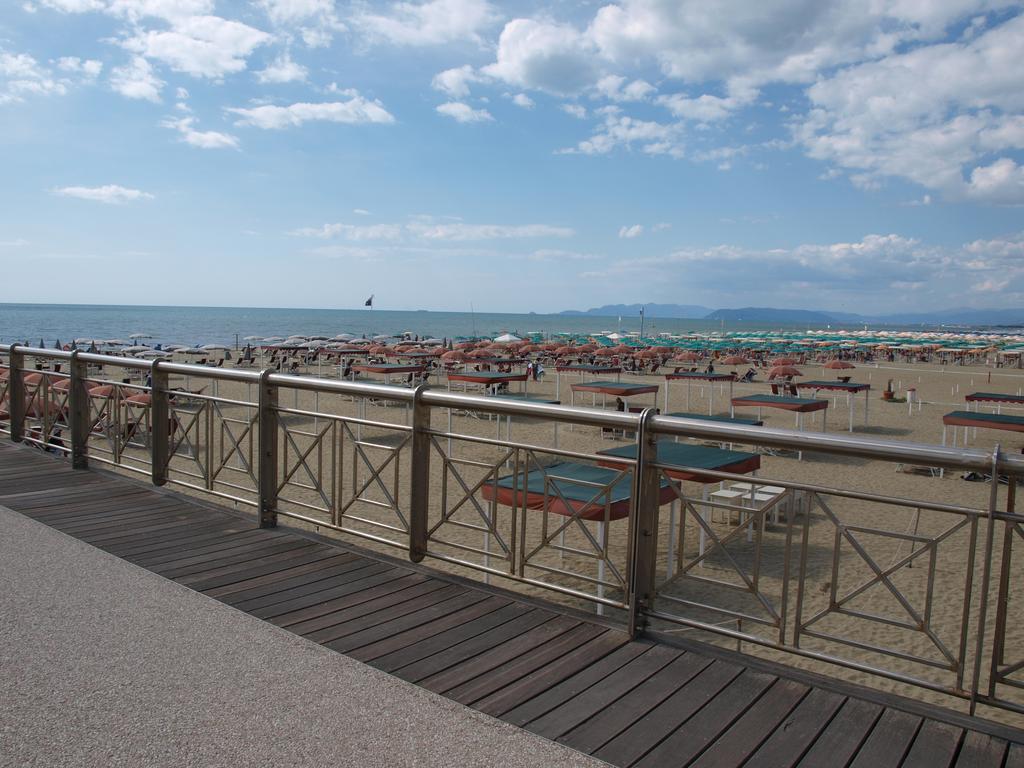 Il Pontile Holidays Apartment Marina di Pietrasanta Bilik gambar